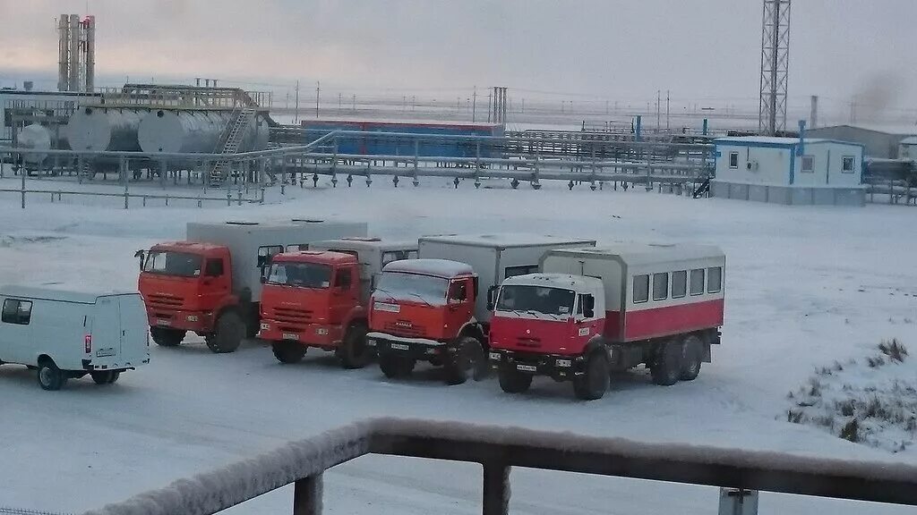Вахта сабетта. Ямал спг вахтовый поселок. вахтовый поселок сабетта. вахтовый городок сабетта. вахтовый автобус ямал ямал.