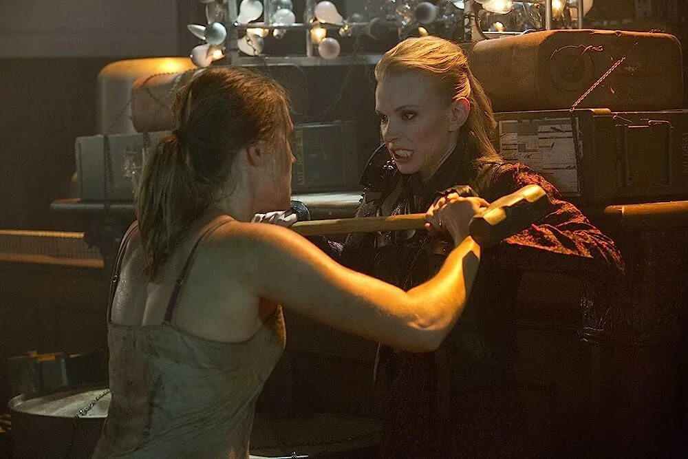 Darkness темнота. Один в темноте фильм 2005. Dark full movie. Стивен сигал фильм про вампиров. Тёмная сторона луны фильм 2015.