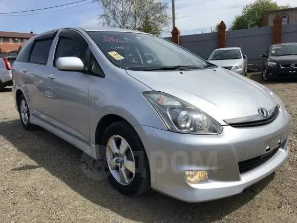 Продажа тойота в амурской. Тойота Виш 2008. Toyota Wish 2008. Тойота Виш 2008г. Toyota Wish 2008 год.