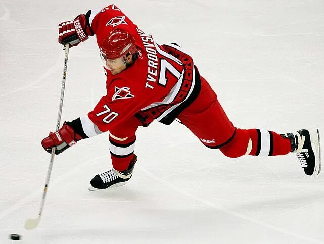 Лучшие игроки nhl за всю историю. Джонатан тэйвз чикаго 2022. Хоккеист овечкин номер. Номера игроков нхл. Хоккейные номера знаменитостей.