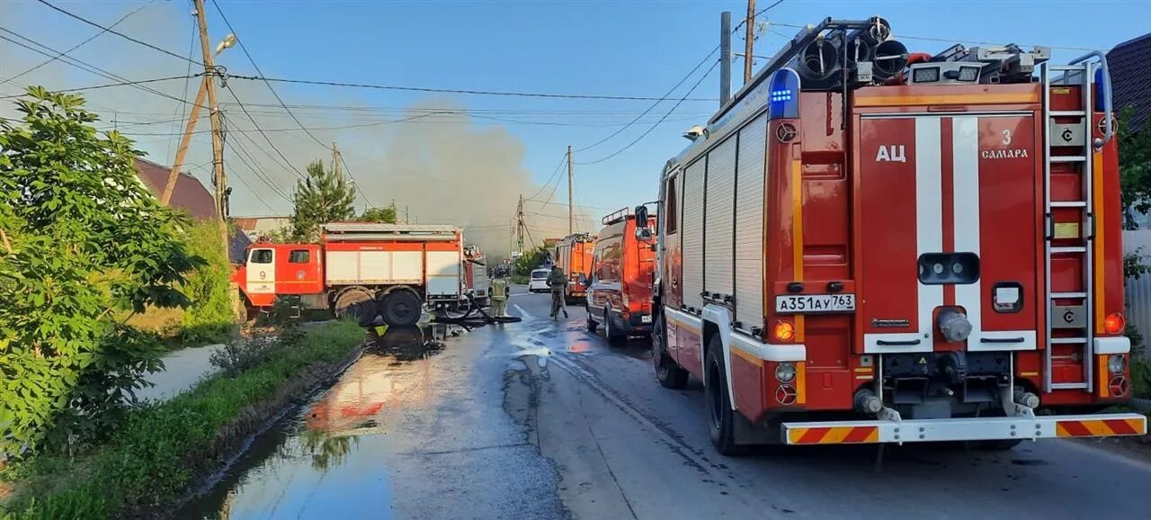 Пожар в частном секторе. Пожар в Самаре сейчас. Пожар в Самаре сейчас 13 июля 2020. Что творится в самаре