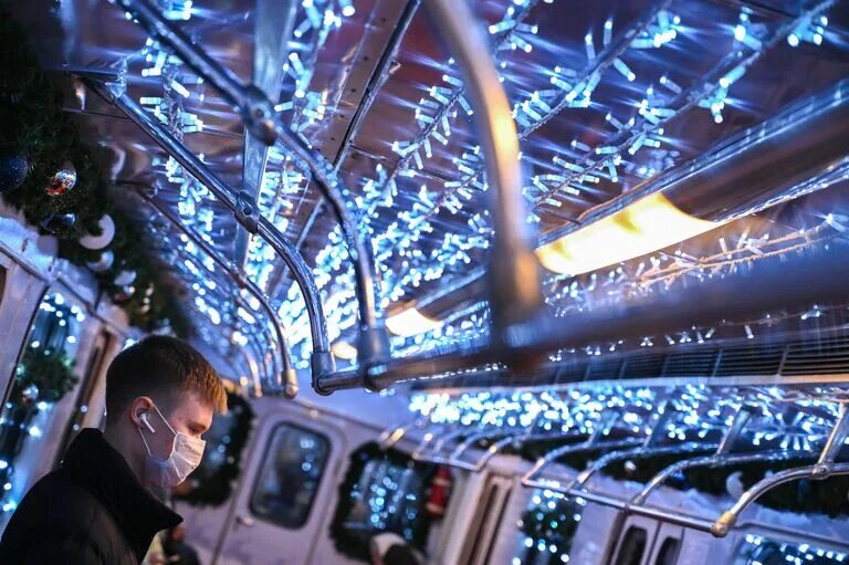 График работы московского метро в новогоднюю ночь. Новогодний поезд москва 2025. новогодний поезд в метро москвы. новогоднее метро в москве. новогодний поезд метро москва 2025.