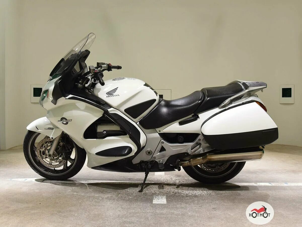Ctx 1300. Мотоцикл хонда st 1300. Chi lok bo мотоцикл bmw rs1300. 1300 бел. Honda st1300.