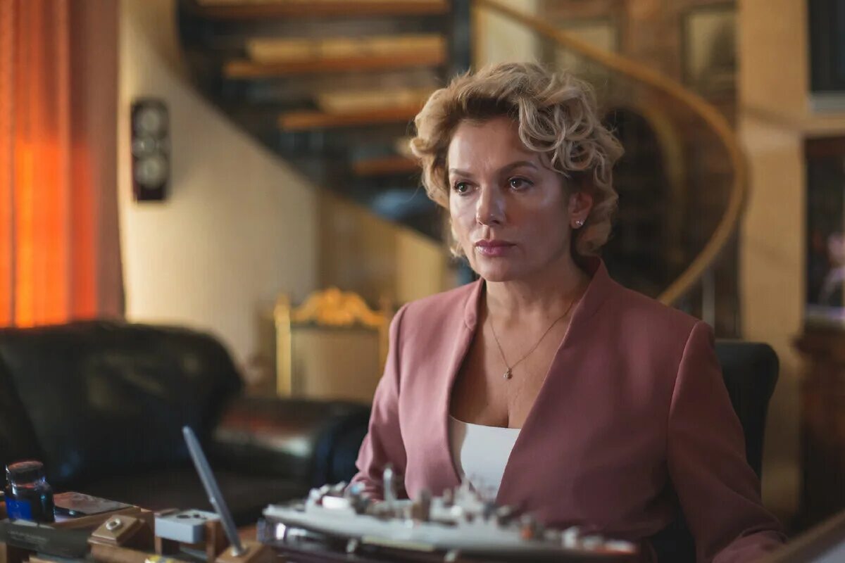 Медиум 1 2. Без границ сериал 2021. Медиум 1 сезон 1 серия. Медиум сериал 1 серия. Медиум 1 2.