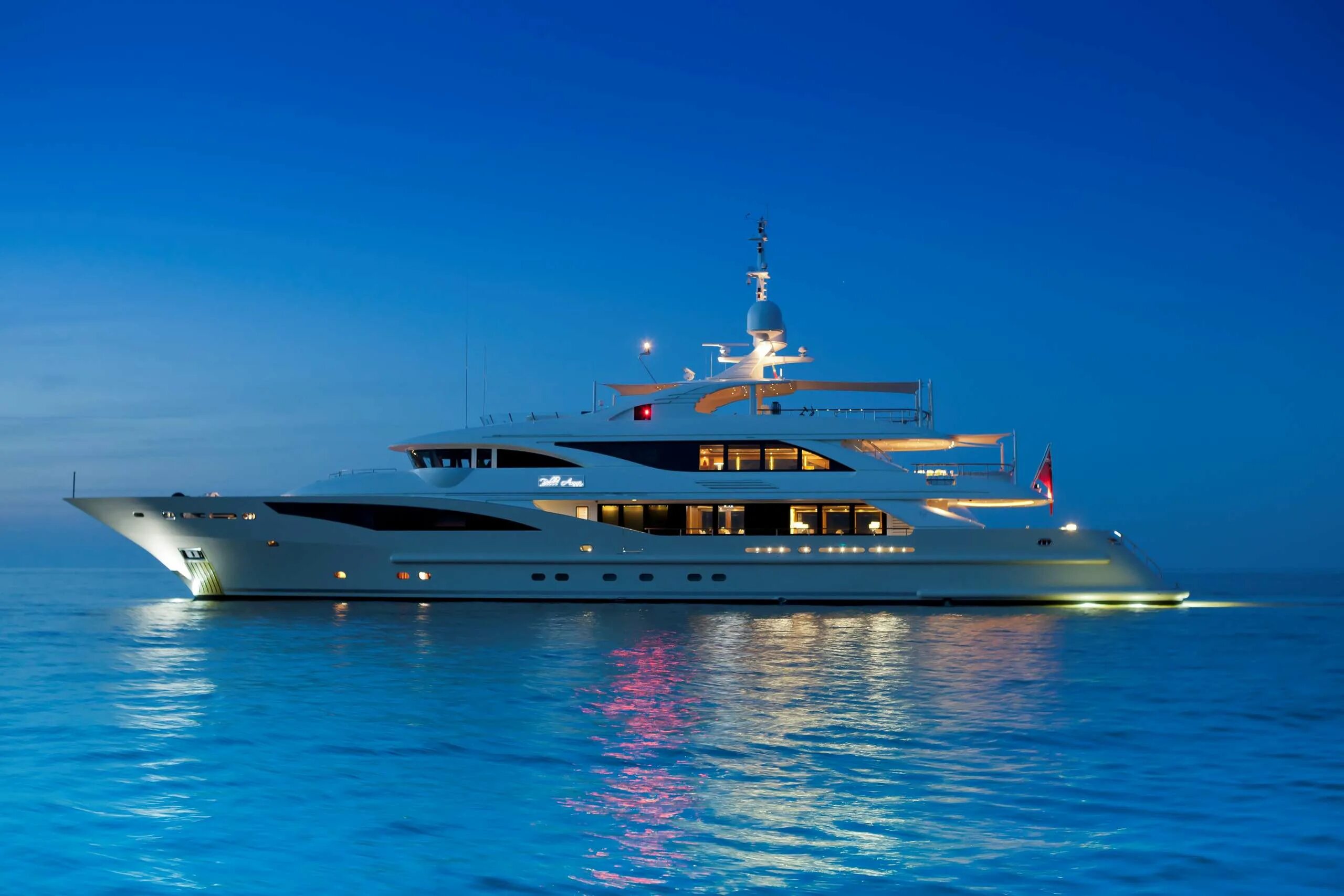 суперяхта как пишется. 134-метровой яхты serene. суперяхта mayan queen iv. мегаяхта гамильтон. яхты oceanco explorer.