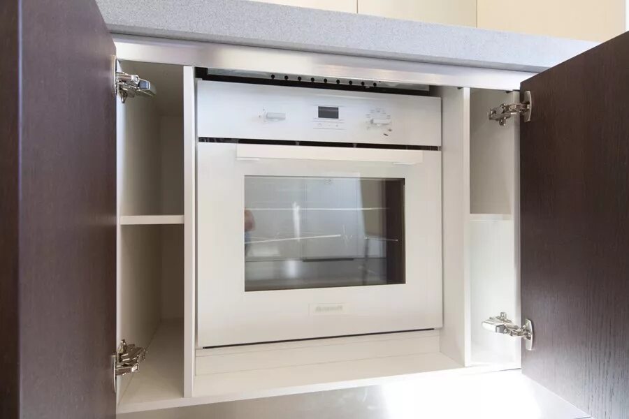 духовка встроенная в шкаф. угловая кухня со встроенной техникой. встроенные духовые шкафы. электрический духовой шкаф fabiano fbo 22 white. фасад духового шкафа.