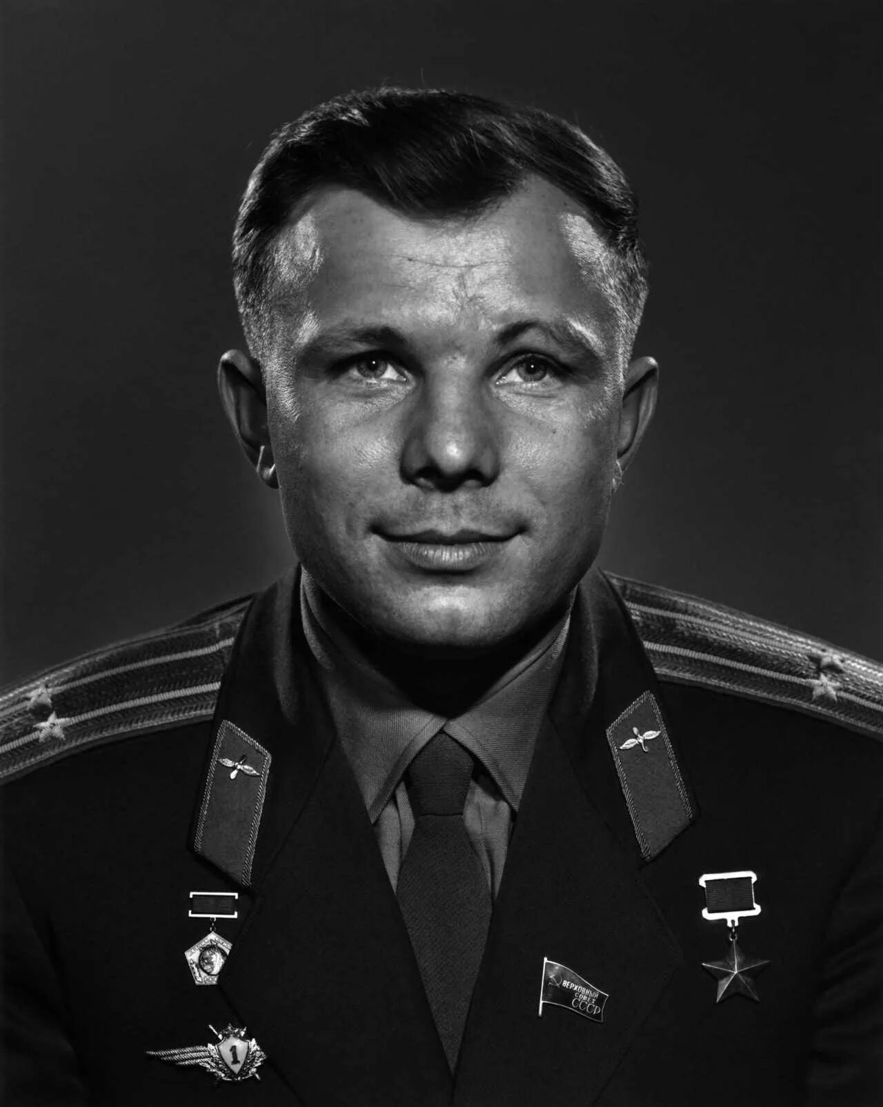 Гагарин летчик испытатель. Портрет Юрия Алексеевича Гагарина.