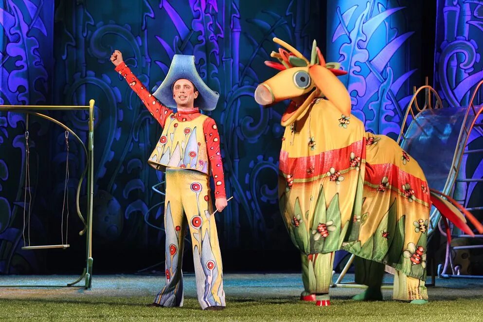 спектакль для детей. кот в сапогах театр. мюзикл кот в сапогах. декорации для детских спектаклей. детские спектакли 6.
