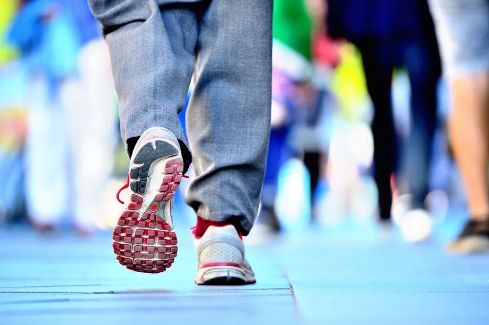 Walking on foot. Walking on foot. Прогулка ноги. Шаг человека. Walking on foot.