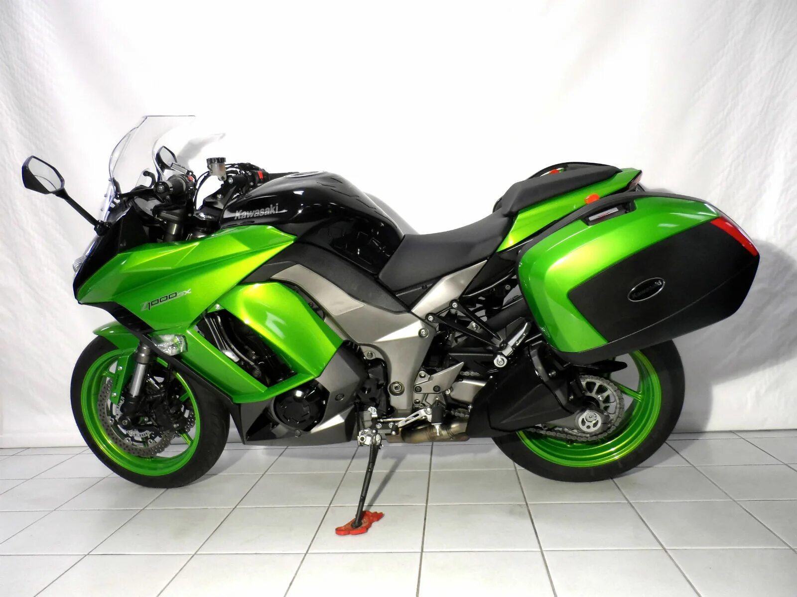 Цвет кавасаки. Цвет кавасаки. Кавасаки ниндзя салатовый. Kawasaki ninja zx-14r. Кавасаки ниндзя 2008.