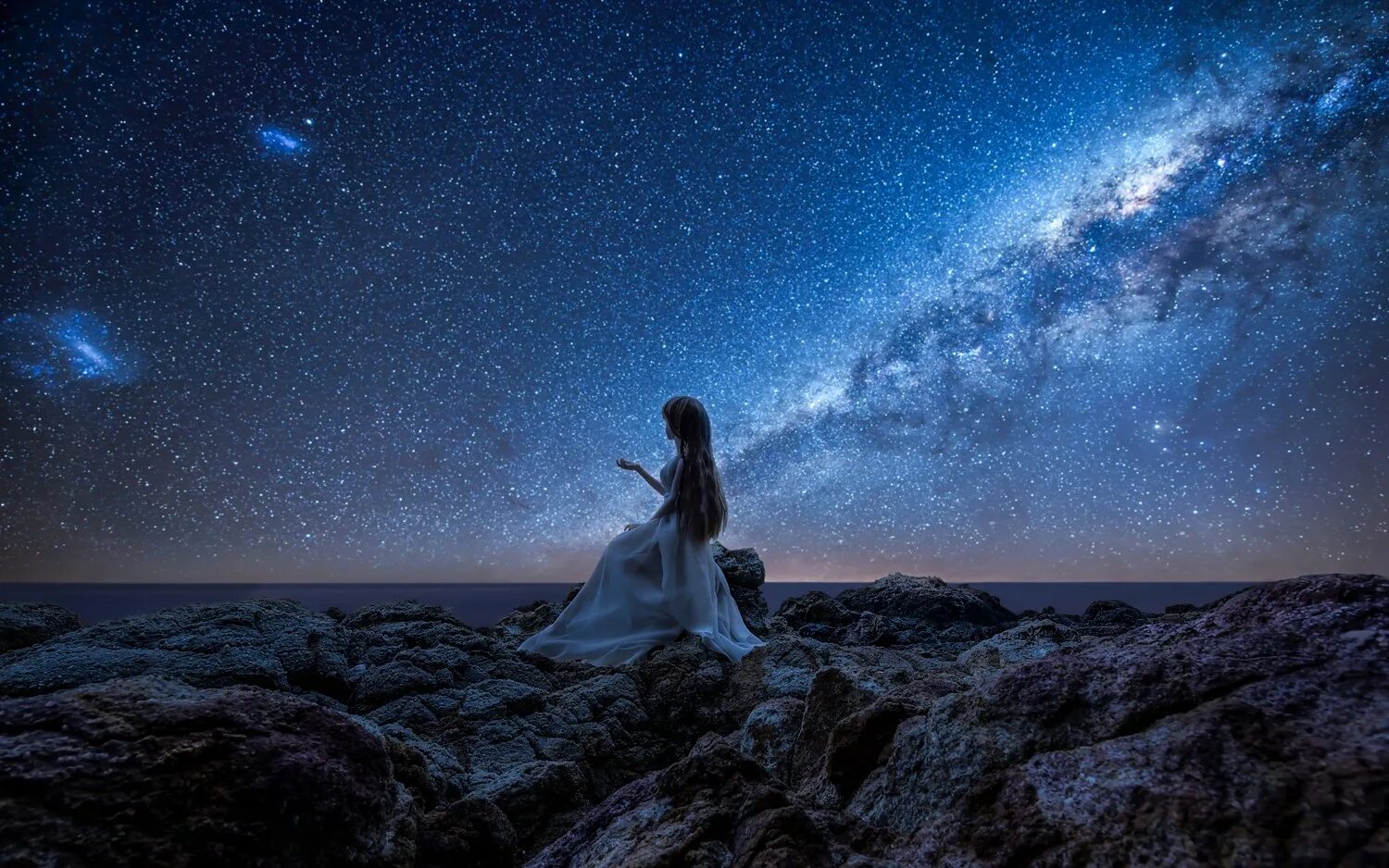 Музыка смотря на звезды. Ночное небо со звездами. Девушка и звездное небо. Девушка звезда. Девочка и звезды.