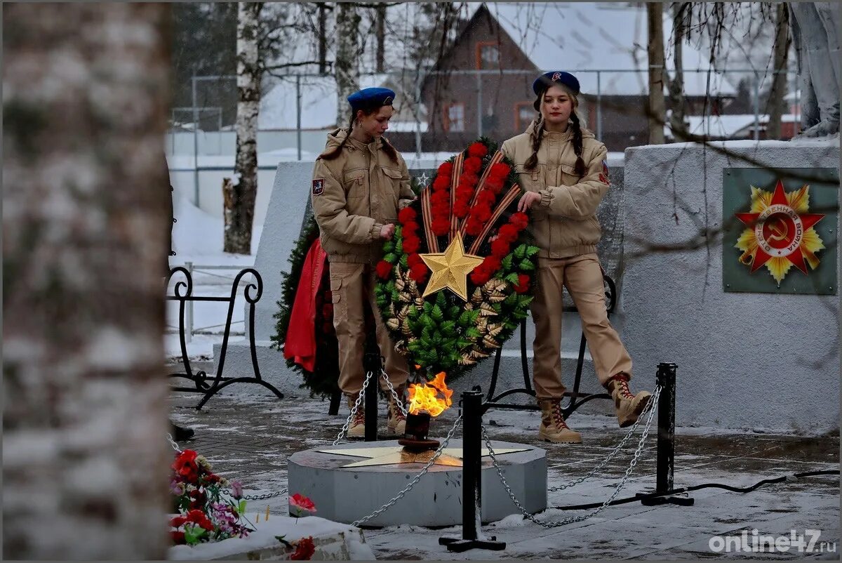 На память о благодарная лед. Картинка освобождение поселка. Благодарность детей воинам на Украине. Братская могила в Оредеже.