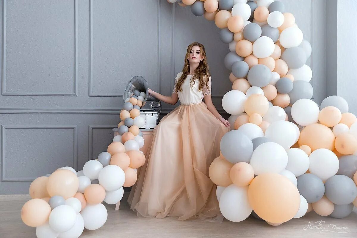 Фотосессия с воздушными шариками. Фотозона из шаров на свадьбу. Фотозона с шарами. Декор воздушными шарами.