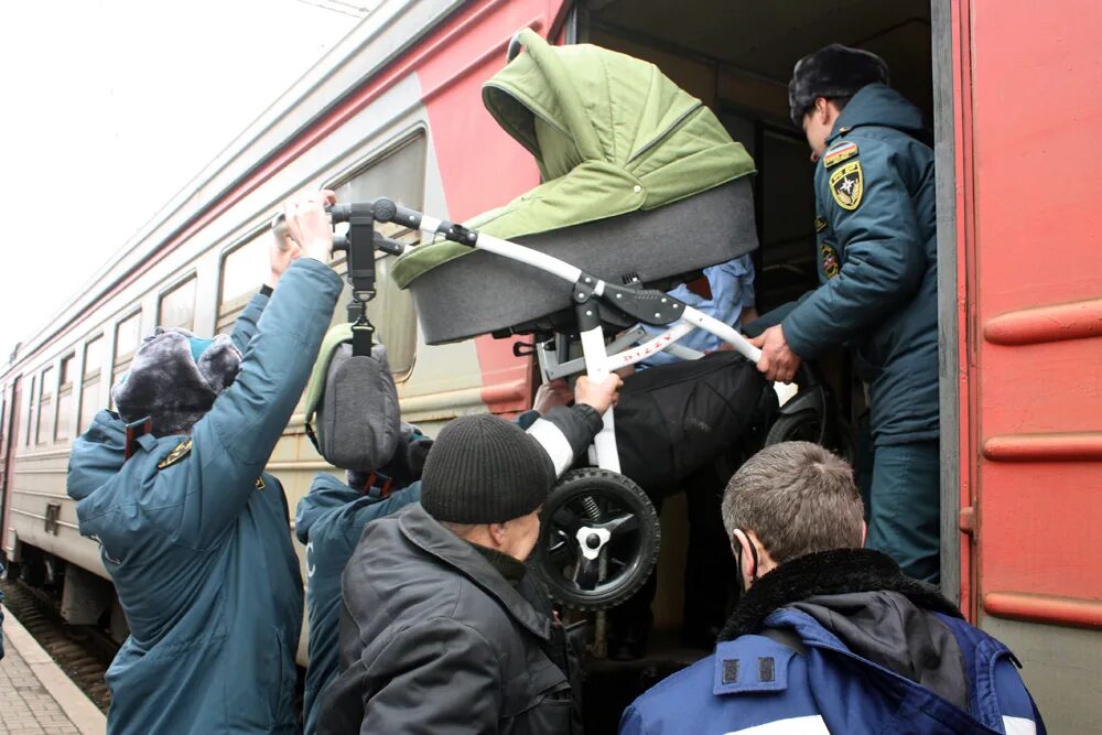 донецк беженцы. эвакуация из донецкой области. эвакуация мчс днр. жители донбасса эвакуируют. жителей эвакуируют.