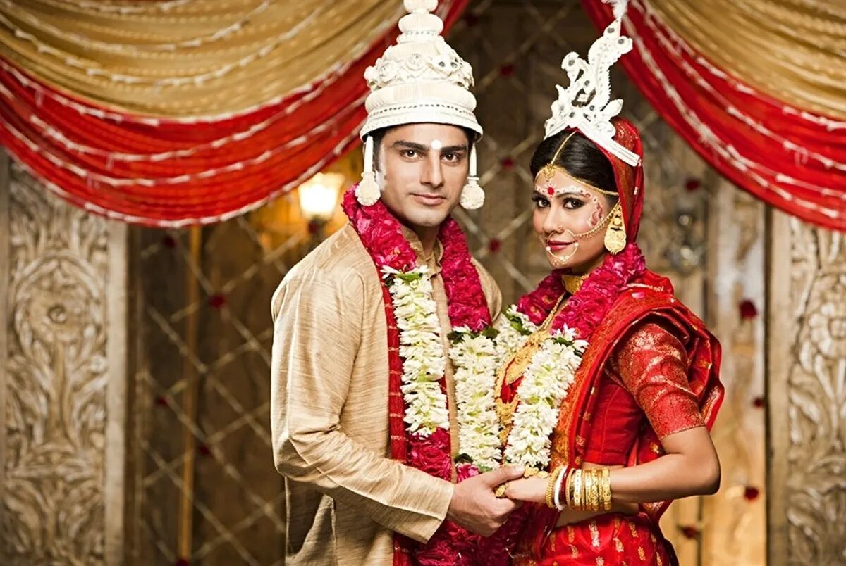 Индийская свадьба. Свадьба в Индии. Индийская свадьба жених и невеста. Традиционная индийская свадьба. Русско индийские браки