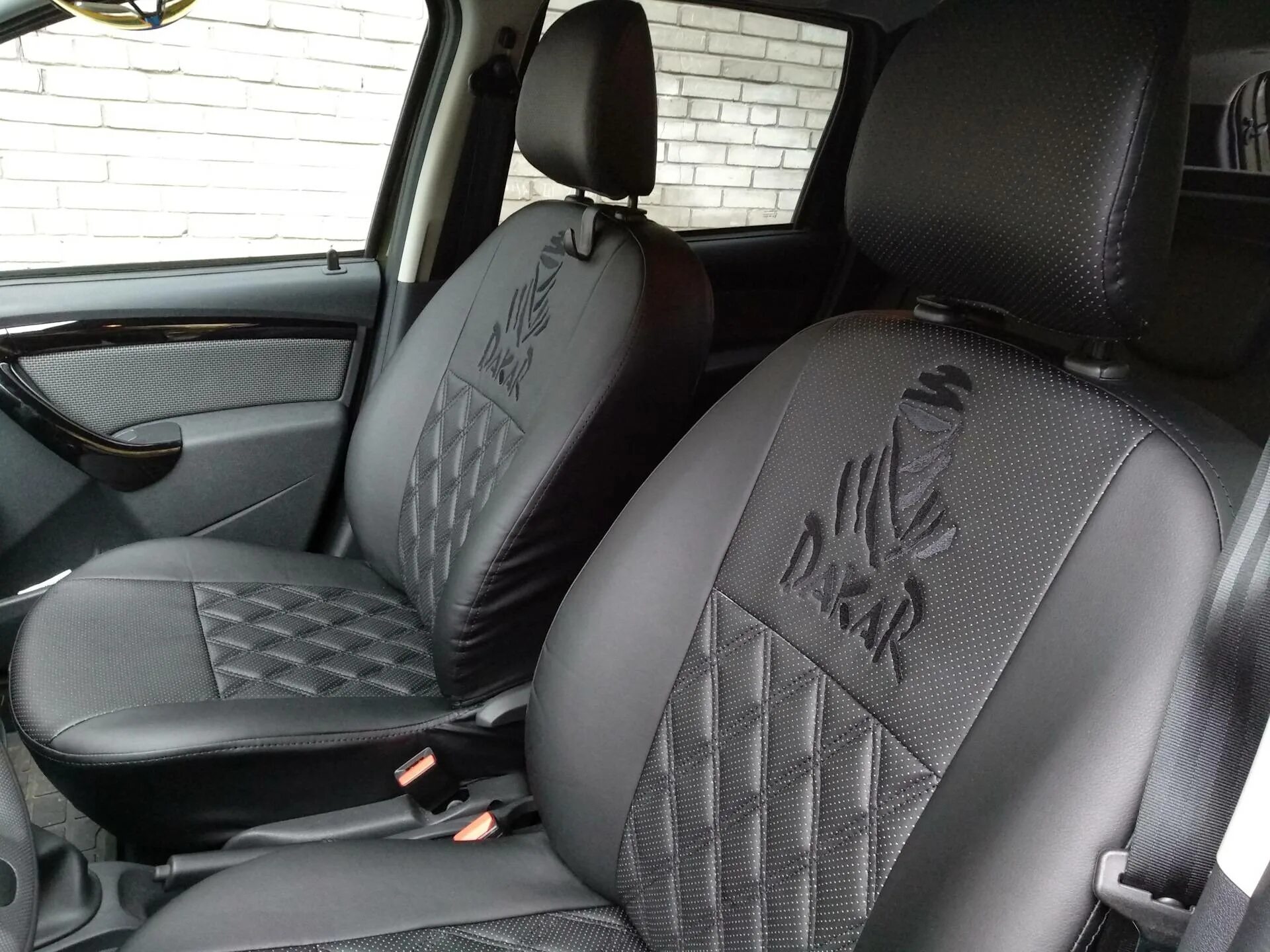 Чехлы для рено степвей. Чехлы авто рено. Чехлы рено каптур 2020 синий. Чехлы на рено дастер 2012. Кожаные чехлы рено каптур.