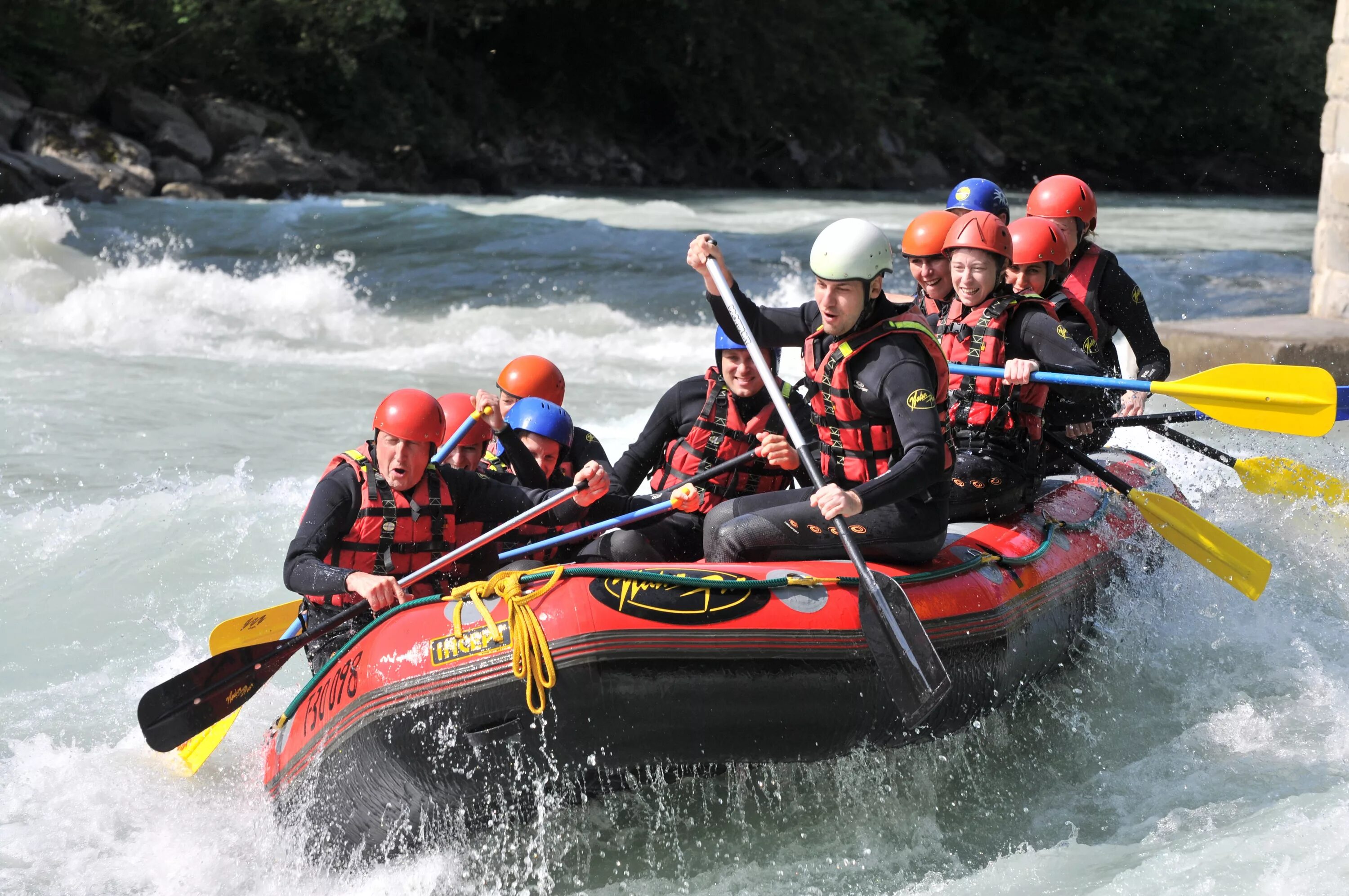 Рафтинг (сплав по горным рекам). Вейкбординг. White water rafting вид спорта. Река норт-джонстон рафтинг. Водные виды спорта.