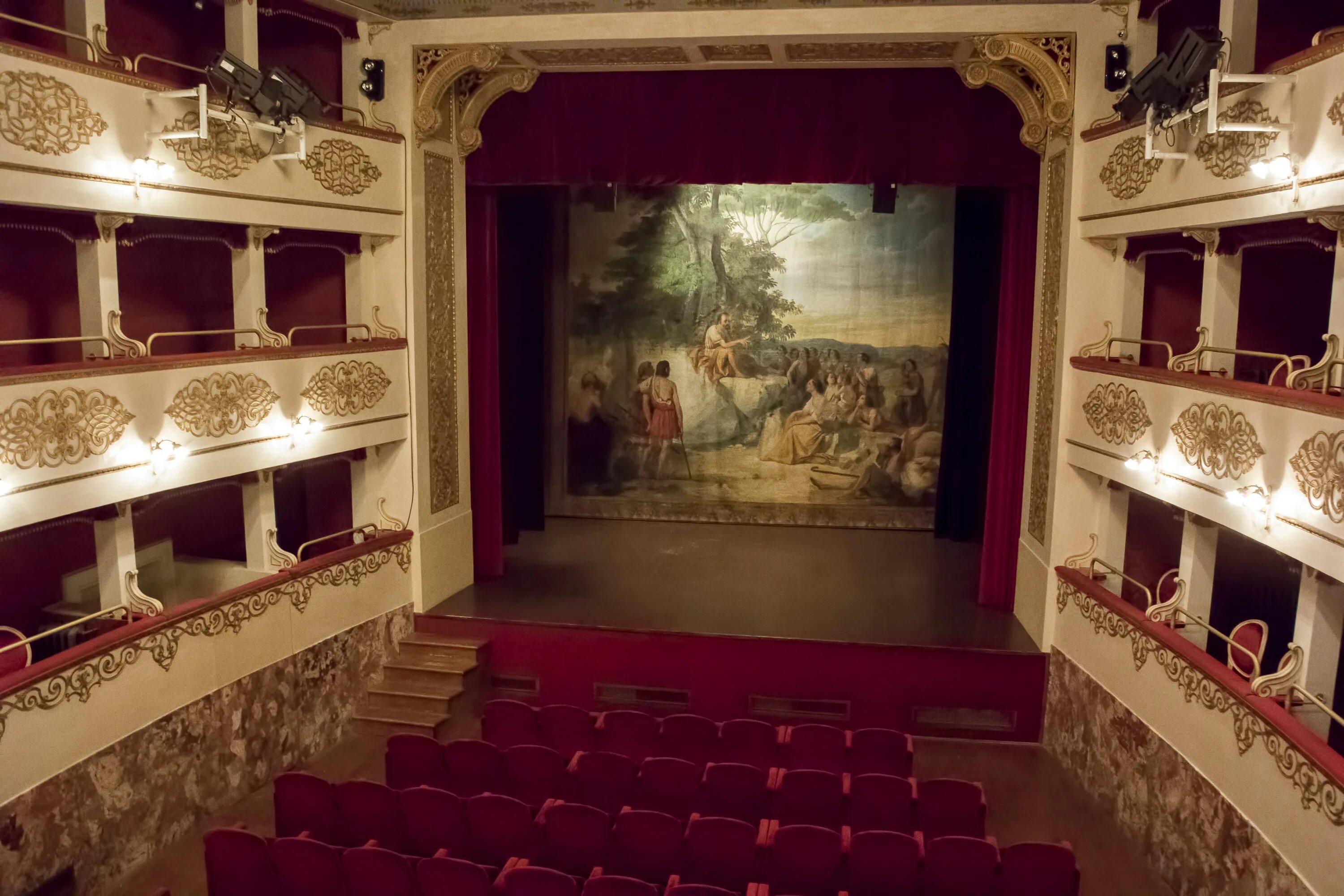 Старого театра 13