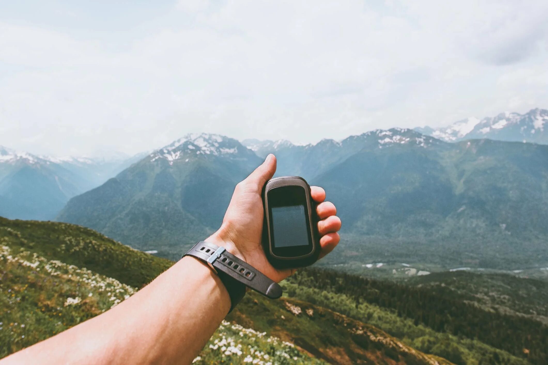 Путешествия образ жизни. GPS ориентирование. GPS В горах. Навигатор горы. GPS В лесу.