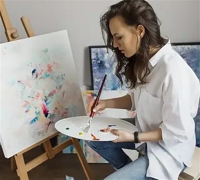 Дизайнер художник удаленная. Дизайнер интерьера профессия. Художник фрилансер. Женщина дизайнер. Дизайнер интерьера профессия.