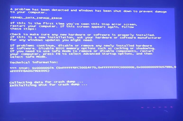 После перезагрузки синий экран. Синий экран смерти виндовс 10 жесткий диск. Синий экран перезагрузка. Экран смерти Windows 11. Синий экран перезагрузка Windows 10.
