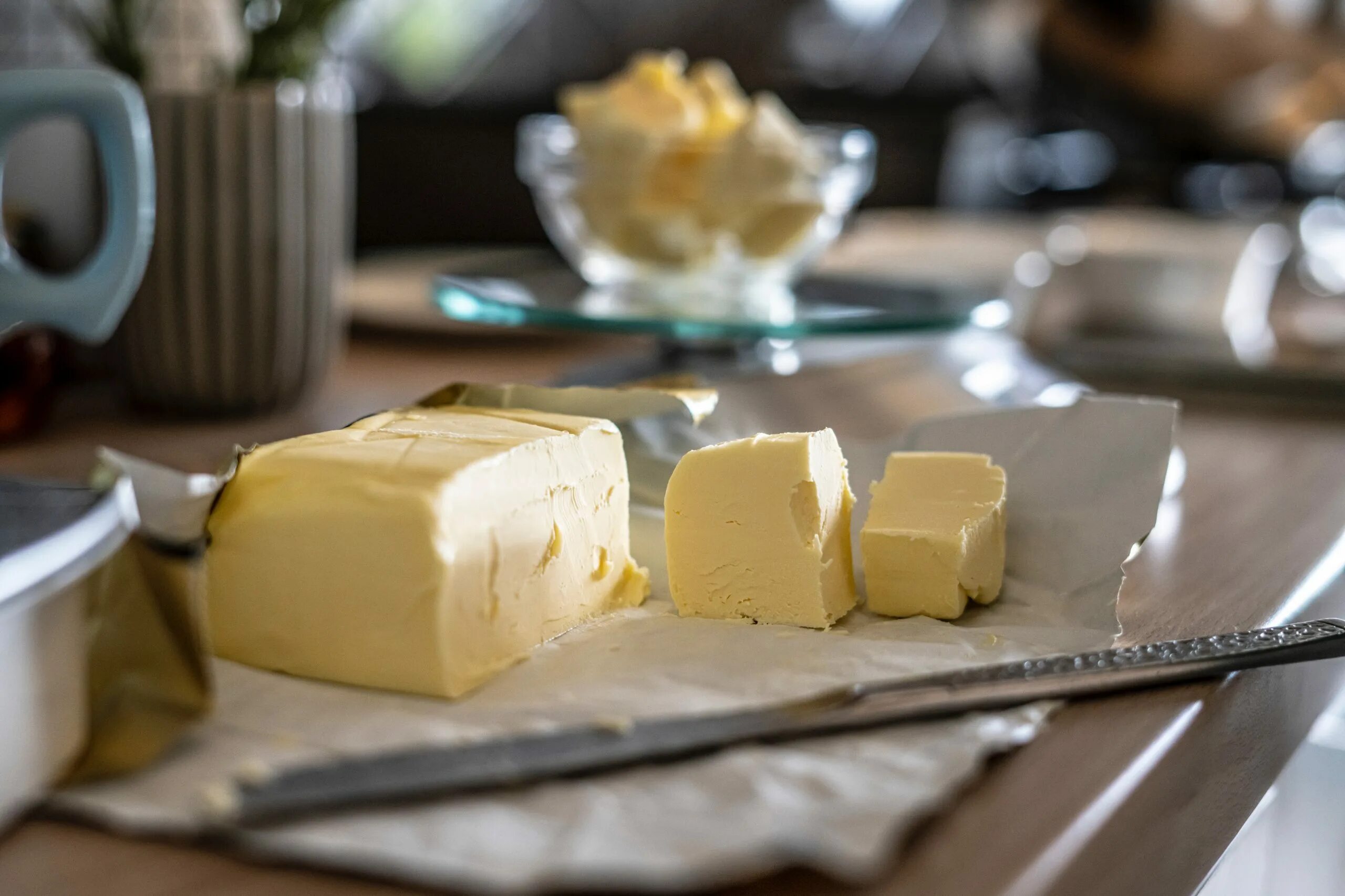 They have butter. Масло сливочное. butter масло сливочное. сливияная масло. масло баттер сливочное.