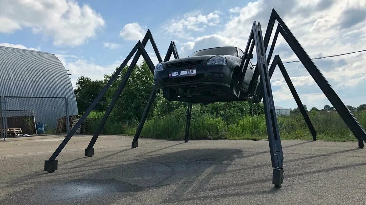 включи машина паук. человек паук прикол. машина спайдермена в реальной жизни. включи машина паук. машина паук.