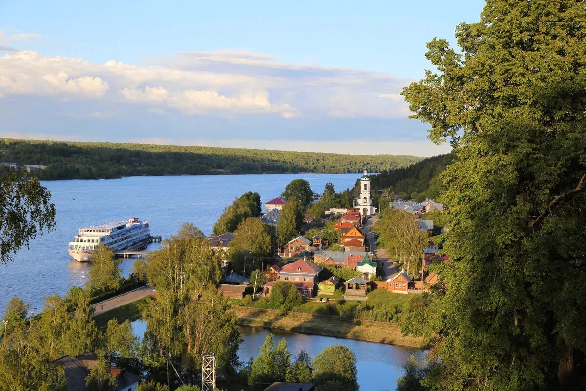 Городок Плес на Волге. Город Плес Ивановской области. Река Волга Плес. Плесс Волга Ивановская область.