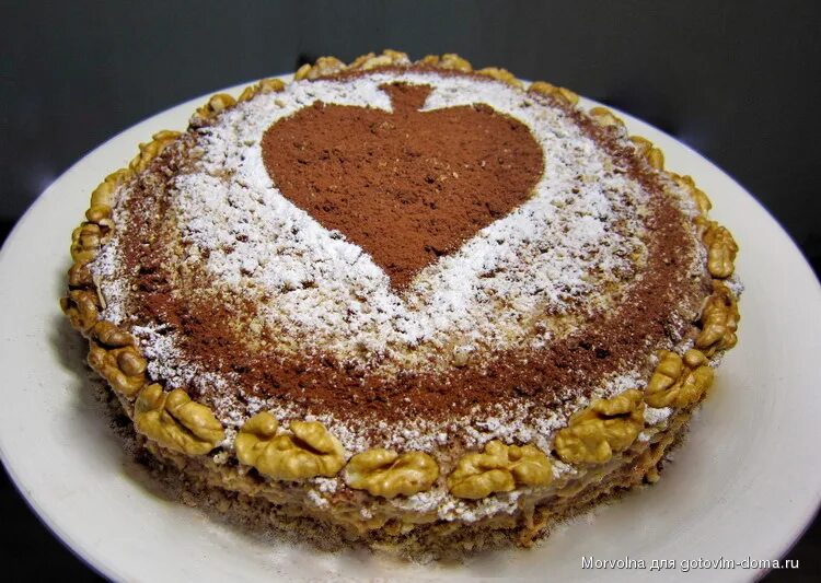 Торт три шоколада перекресток крем бюро. Торт пиковая дама. Торт пиковая дама украшение. Крем бюро торты банановый. Торт пиковая дама с черносливом и сметанным кремом.