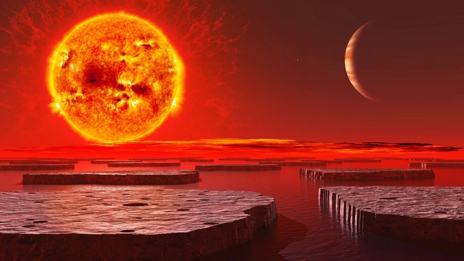 Луна вечером. Солнце. Луна яркая и точно мокрая. Желтая луна. Солнце.