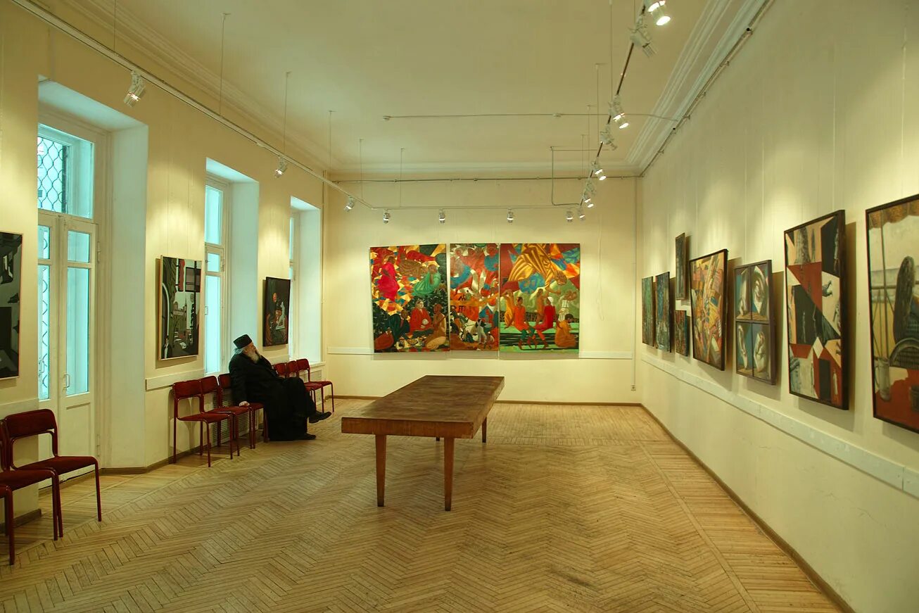 Выставочный зал союза художников старосадский. Московский союз художников старосадский. Молодежная выставка мсх. Выставочный зал мсх. Монументалисты москвы художники.