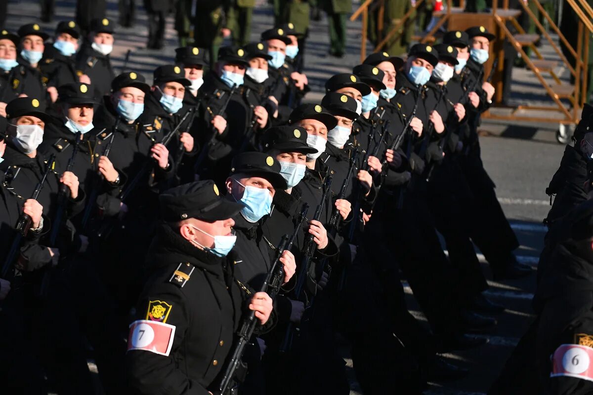 5 мая выходит. Тренировка парада на Дворцовой. Парад 9 мая Петербург. Тренировка парада 2022 Санкт-Петербург. Парад 9 мая Санкт Петербург 2020.