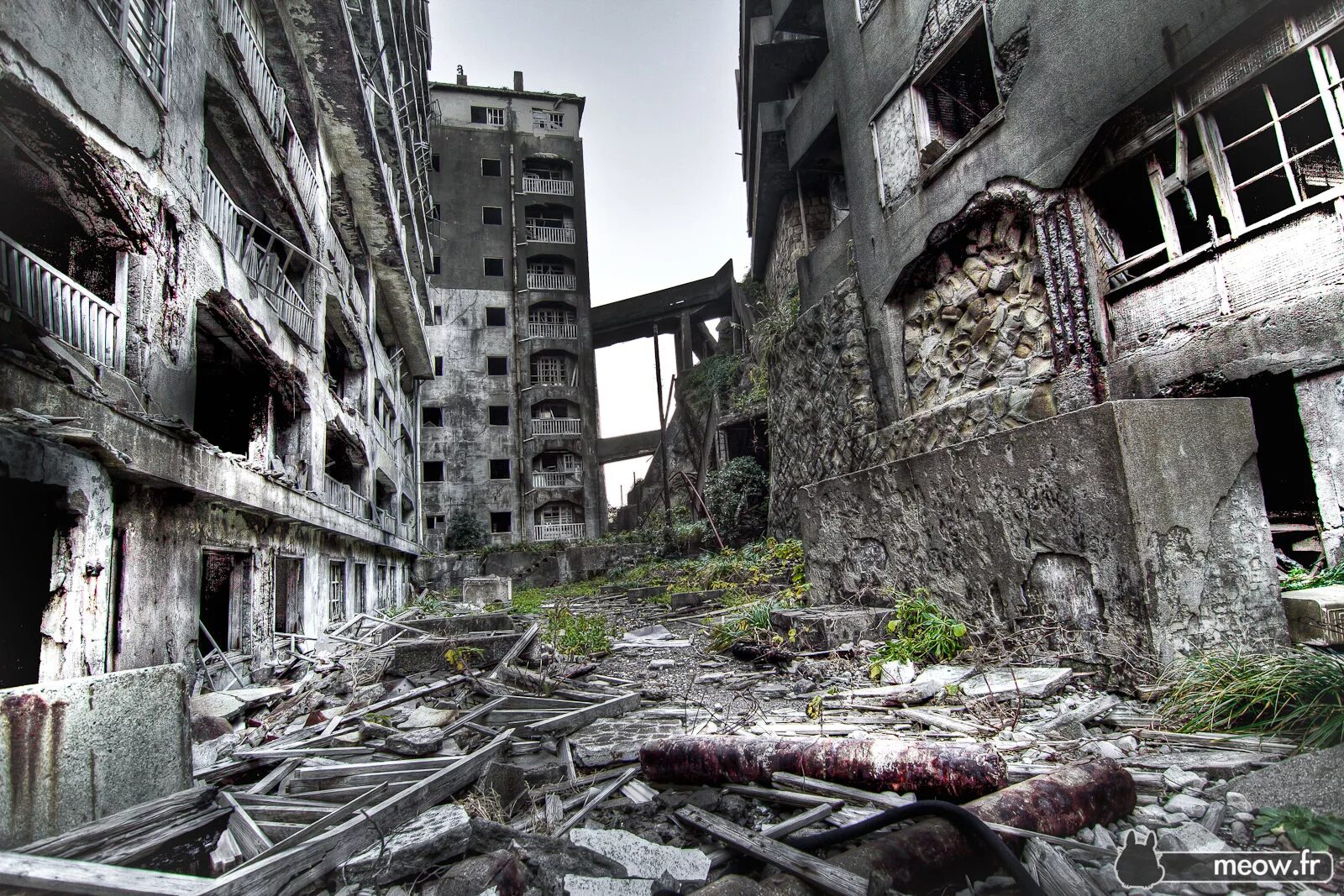 заброшенный город килунг тайвань. ганкаджима город призрак. трущобы дхарави в индии. самый страшный город в мире. какой самый страшный город.