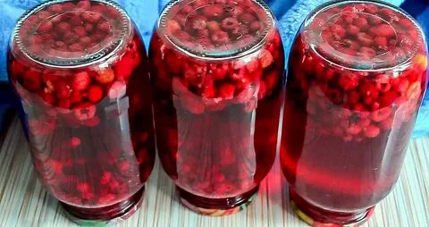 Компот из клубники и красной смородины