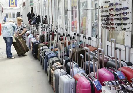 Работаю вещевом магазине