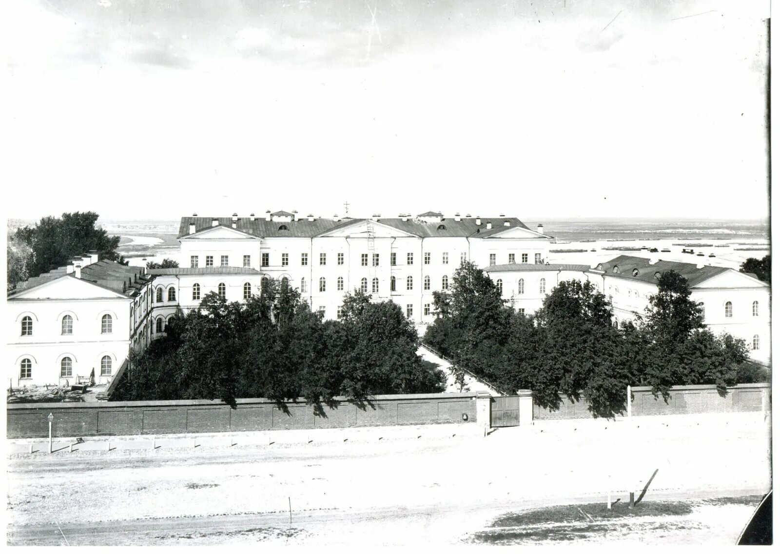 Мариинский институт благородных девиц екатеринодар. Здание мариинского института кирочная 54. Институт благородных девиц нижний новгород. Институт благородных девиц саратов. Мариинский институт благородных девиц.