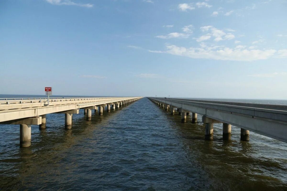 В сша через мост. Озеро Пончартрейн Луизиана. Мост-дамба через озеро Пончартрейн (США). Мост-дамба через озеро Пончартрейн. Новый Орлеан озеро Пончартрейн.