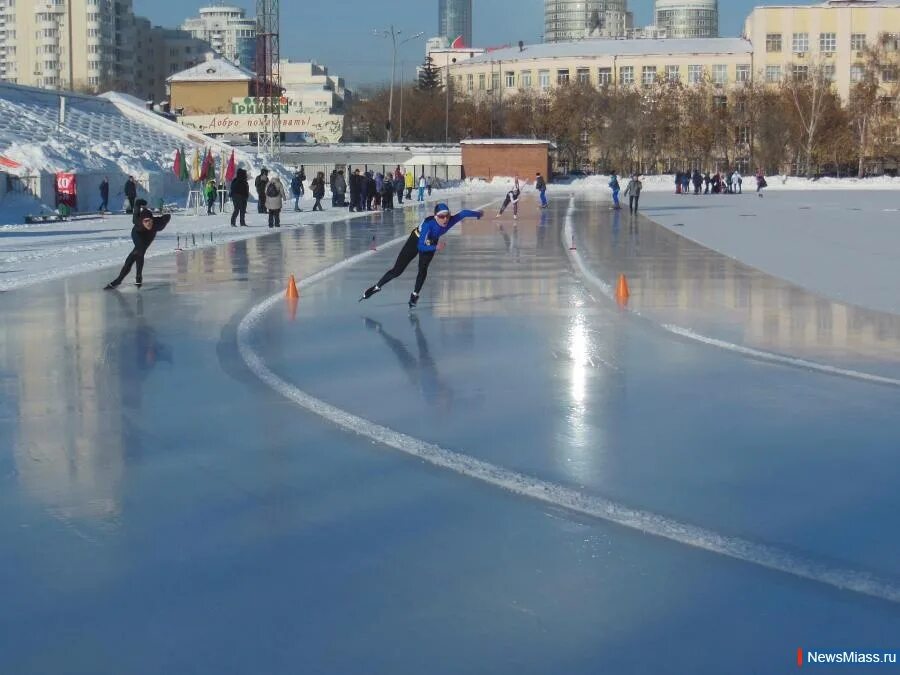 Юность конькобежный спорт Екатеринбург. Каток Динамо Иркутск. Стадион Вологда конькобежного спорта. Конькобежный стадион Златоуст. Каток пермь стадион