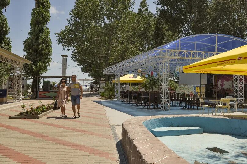 База отдыха фортуна в лазаревском. База отдыха фортуна в лазаревском. База отдыха кураж лазаревское. Лазаревское кафе пляж чайка. Кафе кураж лазаревское.