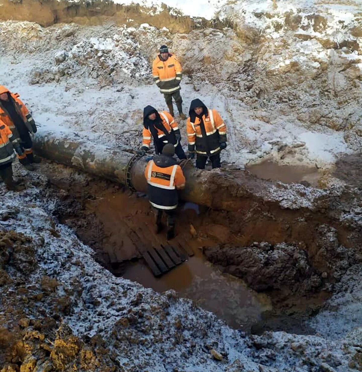 Водовод. Промывка водовода. Ремонтные работы на водоводе картинки. Авария на Усинском водоводе. Информация водоканала на сегодня