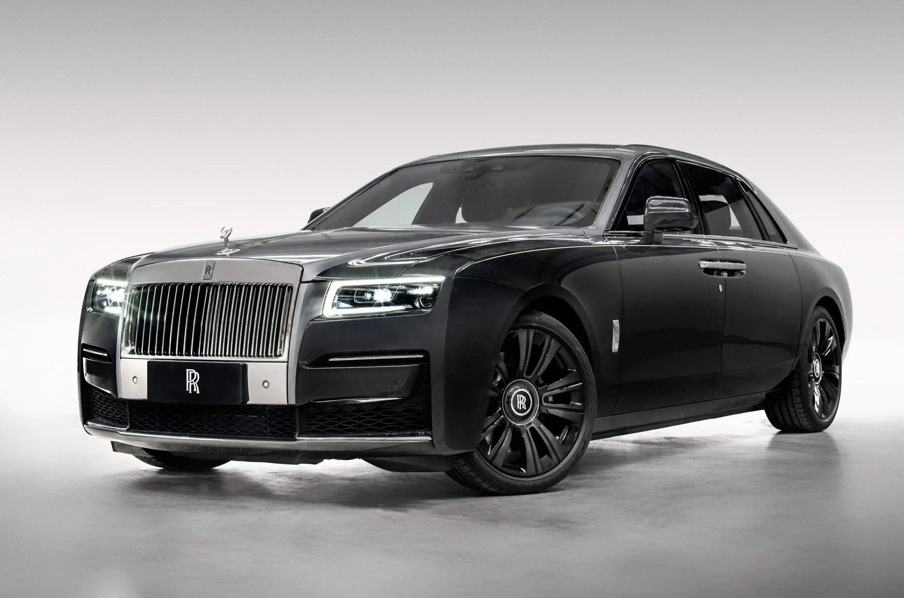 Новый rolls royce. Rolls Royce Ghost 2022. Роллс Ройс Ghost 2021. Rolls Royce Ghost 2021. Rolls Royce Ghost 2021 черный.