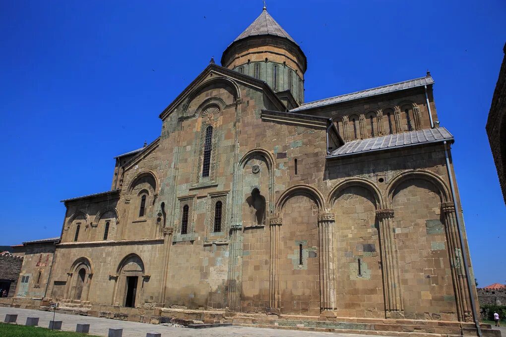 Собор светицховели в мцхете. Церковь святого креста мцхета. Собор светицховели грузия. Мцхета грузия храм светицховели. Храм светицховели в мцхете.