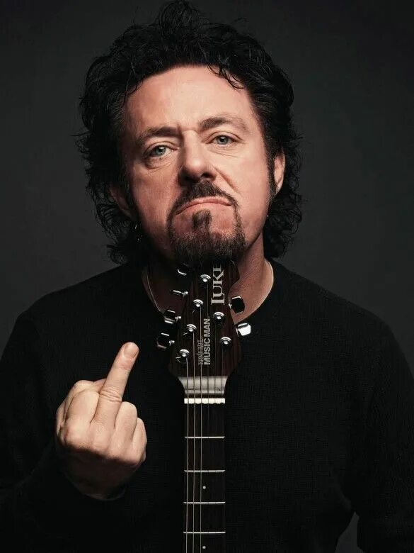 Steve lukather. Steve lukather toto. стив лукатер гитарист. steve lukather 1982.