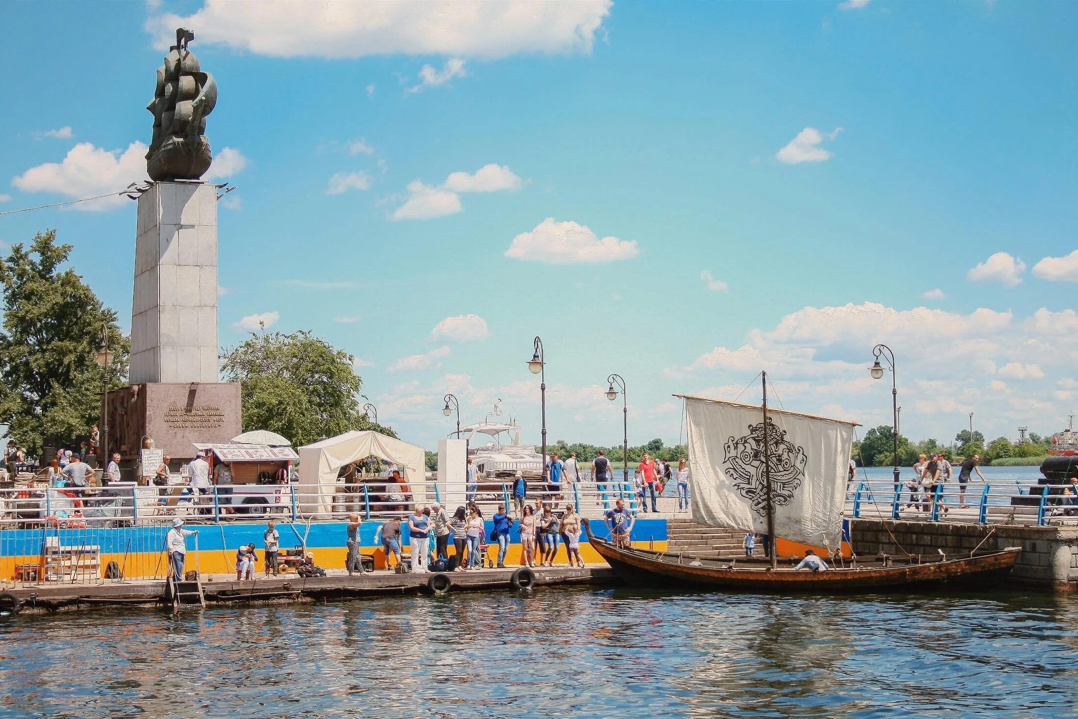 Город херсон памятники. Херсон центр города 2022. Херсон столица. Херсон город памятник потемкину. Херсон украина.