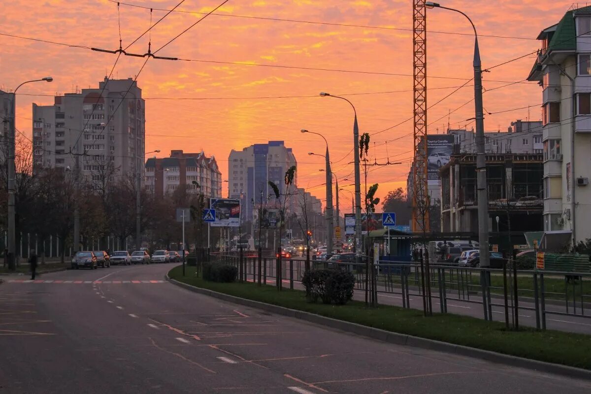 Краснодар вечером. Вечерний Краснодар. Краснодар лето вечер. Краснодар теплым вечером.