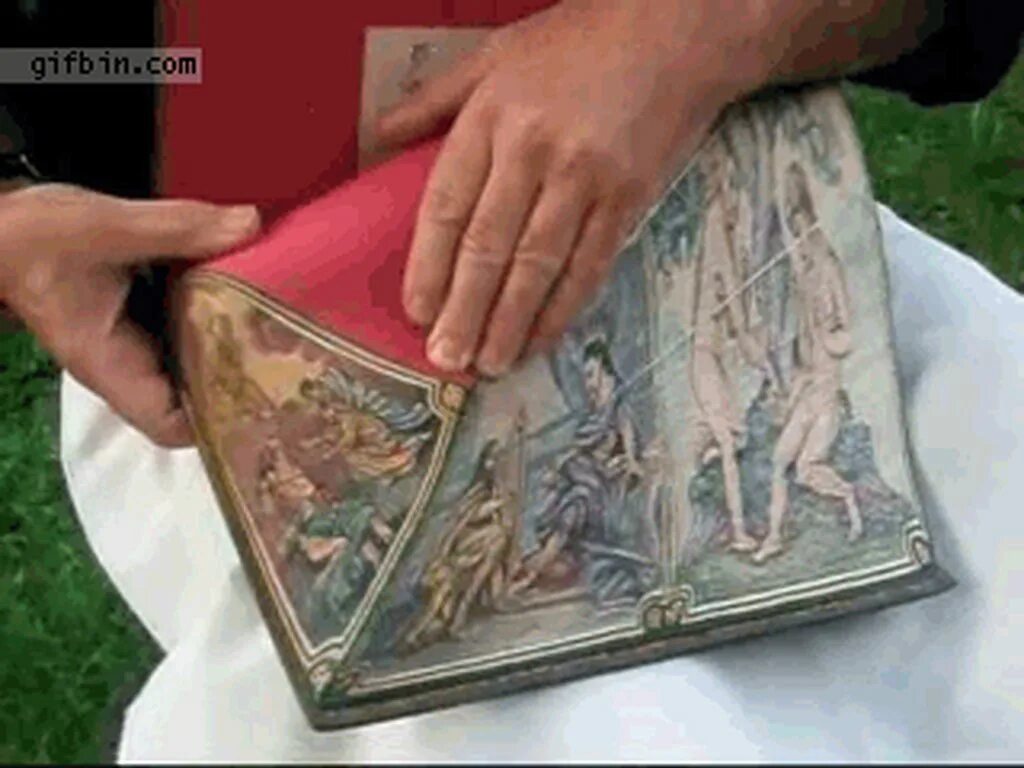 Это поистине редкая книга какая. Рисование на обрезе книг. Живопись на обрезе. Живопись на обрезе книги. Скрытые рисунки на обрезах старинных книг.