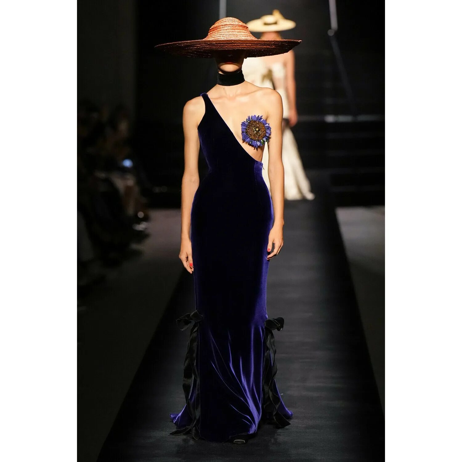 Кутюр 2025. Schiaparelli haute couture 2025. показ скиапарелли 2025. schiaparelli 2025 couture. высокая мода.