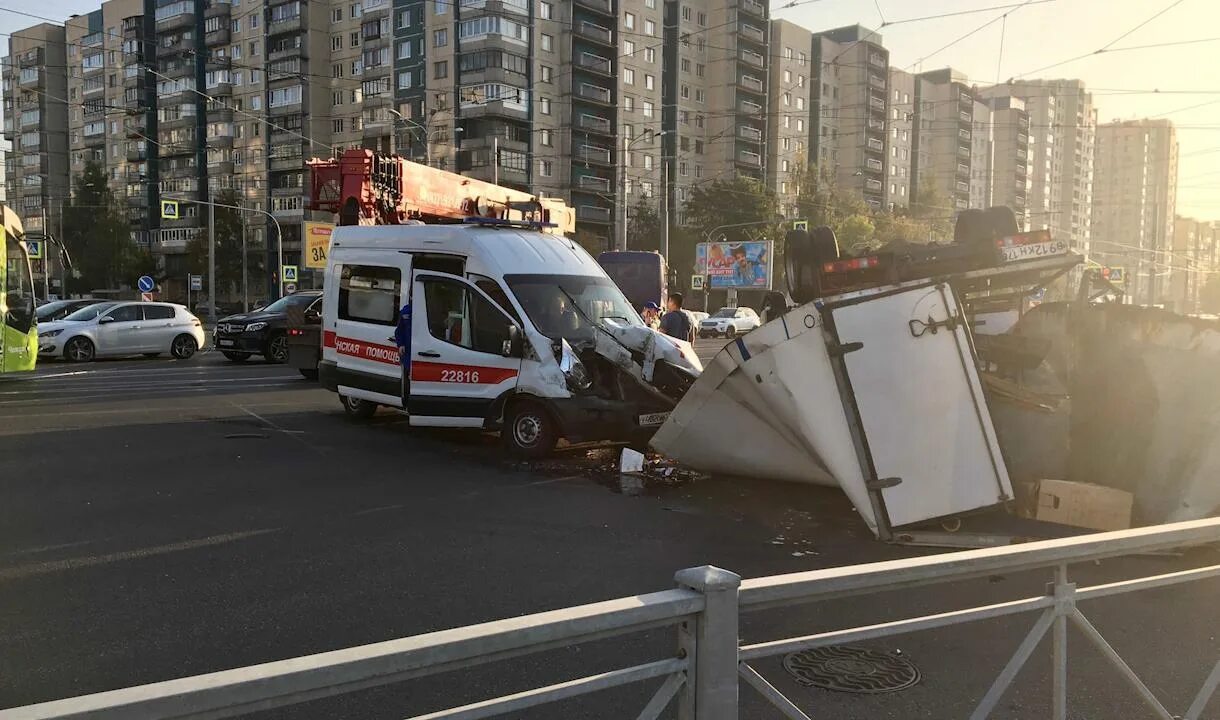 ДТП И ЧП Санкт-Петербург Красногвардейский район. ДТП С участием скорой помощи.