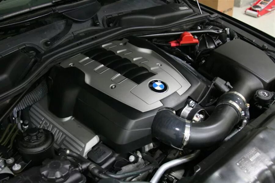 Бмв е60 2.5 бензин. BMW 550 e60. BMW n62b48. BMW e60 n62b48. BMW e60 Supercharger.