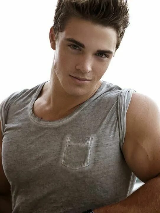 Серджио карваджал. Сколько лет красавцу. Сколько лет красавцу. Серхио карвахаль male model. Йен сомерхолдер красавчик.